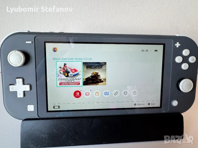 Nintendo Switch Lite сив – пълен комплект, калъф и протектори, като нов, снимка 2 - Nintendo конзоли - 55351658