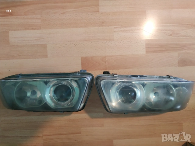 Продавам комплект оригинални фарове с лупи HELLA за Audi A3 8L Facelift