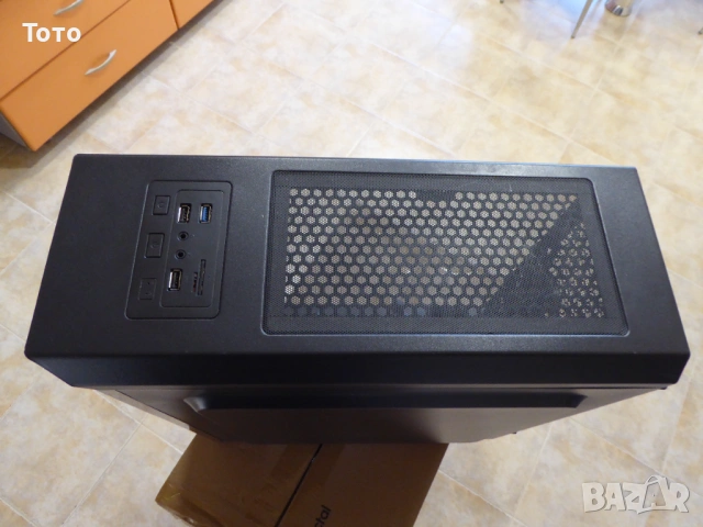 Компютърна кутия, снимка 5 - Захранвания и кутии - 54096032