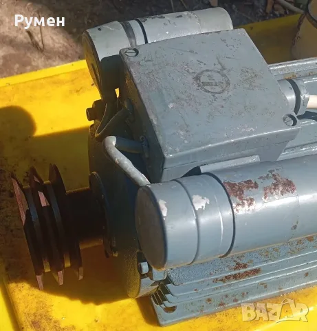 Монофазен електродвигател 2.2kW 2890 оборота , шайба за 2 ремъка , снимка 2 - Електродвигатели - 55622635