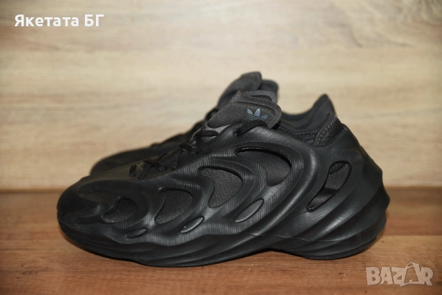 НОВИ Adidas размер 42, снимка 2 - Маратонки - 54342984