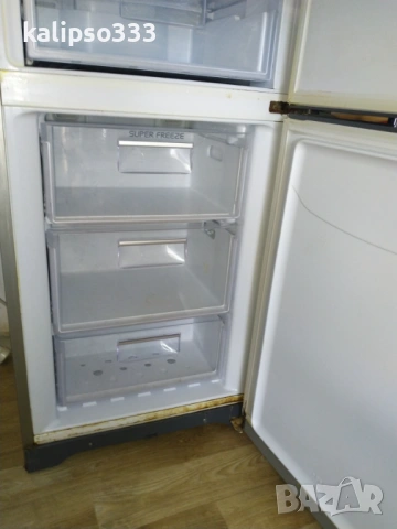 Хладилник с фризер Hotpoint Ariston с ел. проблем, снимка 5 - Хладилници - 54751458