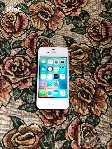 Продавам iPhone 4s 