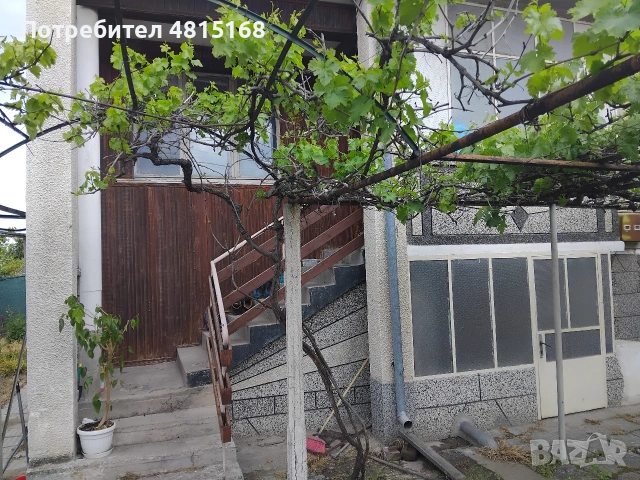 Продава етаж от къща