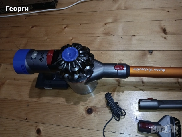 Отлична безжична Dyson V8 прахосмукачка с нова батерия и аксесоари, снимка 3 - Прахосмукачки - 52776474
