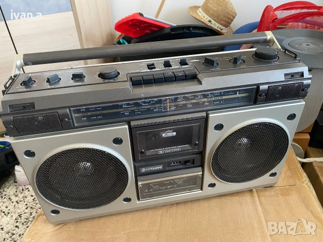 Hitachi TRK-8200, снимка 2 - Радиокасетофони, транзистори - 55026603