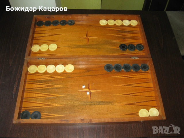  Стари шах и табла, с бакелитени пулове и фигури. Размер на дъската - 48/48 см. Цена - 47 евро. Пращ, снимка 4 - Шах и табла - 54814758