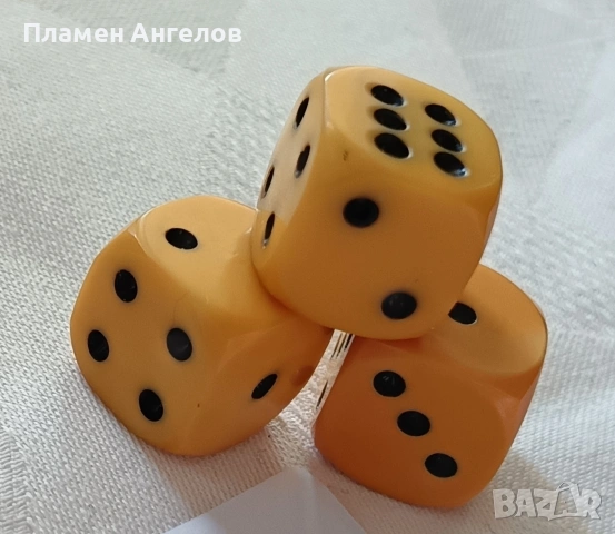Комплект от три броя стари бакелитови зарчета, снимка 2 - Други ценни предмети - 55041813