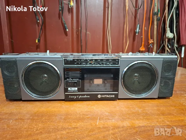 Продава се касетофон Hitachi TRK-6701L