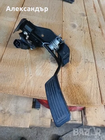 педал за газта тойота авенсис Toyota Avensis, снимка 2 - Части - 55421664