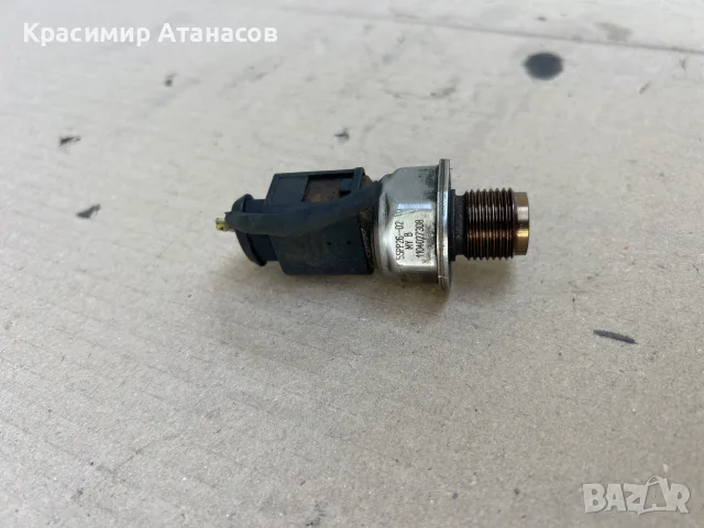 03L906051. Датчик, налягане гориво за Vw Туран 1.6 TDI. 105кс. 2011г, снимка 2 - Части - 55633212