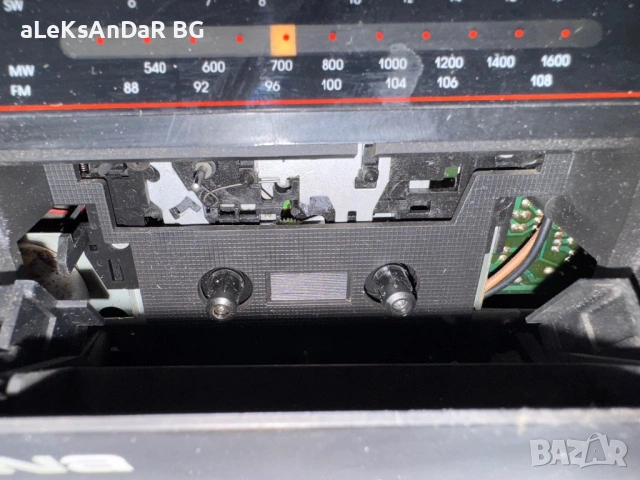 Радио касетофон Nina , снимка 4 - Радиокасетофони, транзистори - 54306918