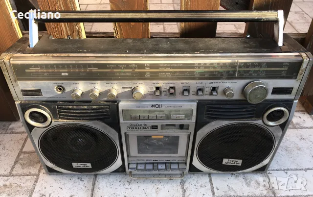 Радиокасетофон  Toshiba BomBeat 16 RT-8890S – за донор или части!