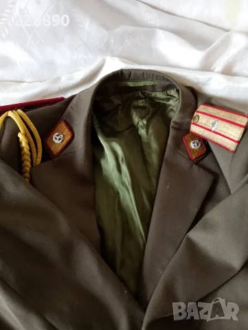 Парадна военна униформа 