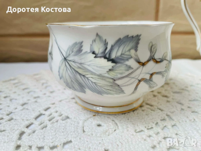 ROYAL ALBERT красив комплект от Англия от костен порцелан, снимка 3 - Антикварни и старинни предмети - 54385469