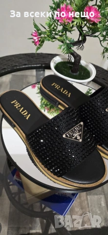 Prada Дамски Черни Чехли С Кристали🩴Дамски Чехли С Камъни В Черен Цвят Код E1308, снимка 2 - Чехли - 54141925