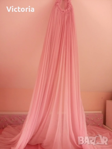 Розов балдахин за легло