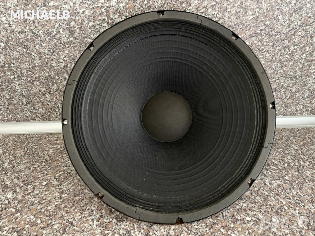 Продавам бас говорител WARWICK-15"/Решетка,Дръжки