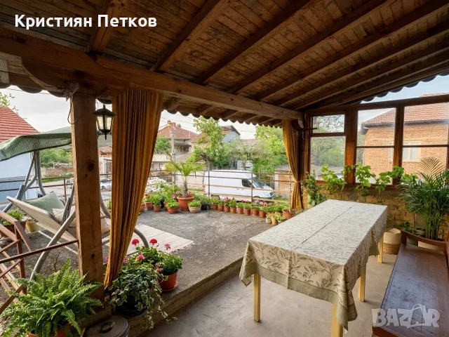 Голяма двуетажна къща в с. Камен | на 50 км. от В. Търново, снимка 2 - Къщи - 55676709