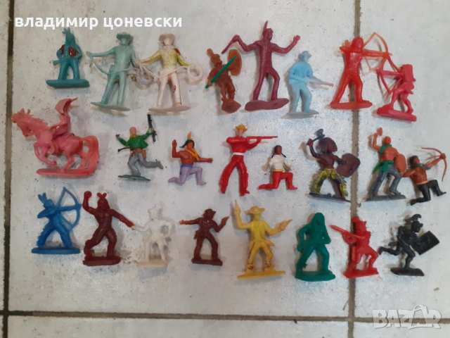 Пластмасови войници от социалистическо време,цена за всички