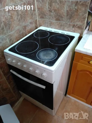 Кухненска печка с фурна и керамични котлони