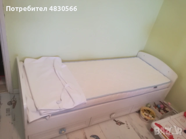Детско легло с матрак + скрин