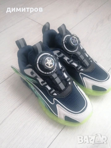 Детски маратонки с механизъм за закопчаване 