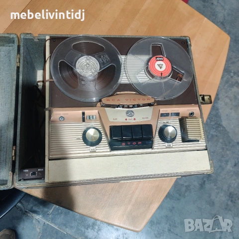 Ретро магнетофон RCA Victor 7-TR-3 с ролки