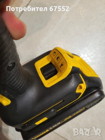 Безчетков винтоверт DeWalt DCD796. Оригинален, само тяло с батерия, 55€ (без коментар), снимка 5 - Винтоверти - 54699521