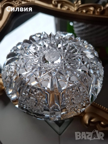 Vintage Bohemian Lead Crystal Hand Cut, произведено в Чехословакия., снимка 2 - Декорация за дома - 54058645