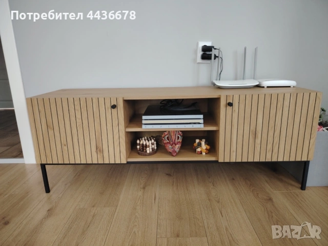 Тв шкаф в отлично състояние