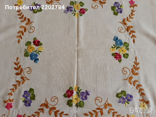 Битови, бродирани карета за маса , снимка 2 - Покривки за маси - 55660926