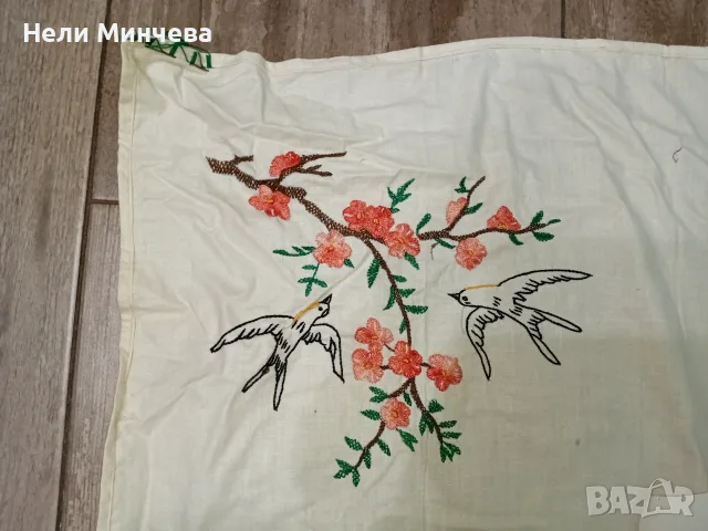 Каре с ръчна бродерия
