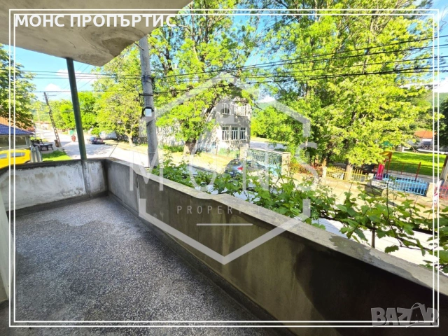 Триетажна къща тип кооперация с двор и гаражи за продажба в гр. Севлиево, с. П. Славейков., снимка 14 - Къщи - 54817848