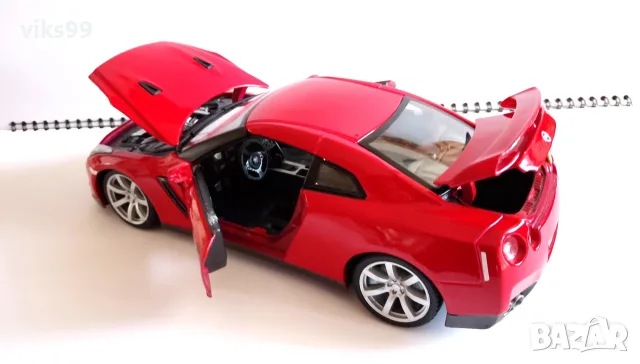 Nissan GT-R 2009 Bburago DIAMOND Мащаб 1:18, снимка 2 - Колекции - 55626301