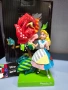 Фигурка на Enesco Disney от Romero Britto Алиса в страната на чудесата с говореща роза, снимка 1