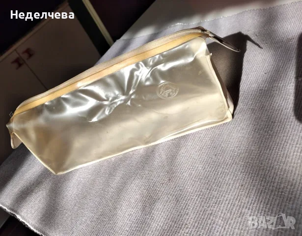 Несесер с четки и гребен – ПОДАРЯВАМ, снимка 3 - Аксесоари за коса - 55380994