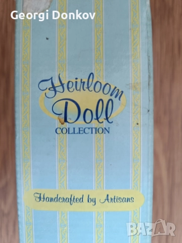 Чисто нова колекционерска порцеланова кукла Heirloom Doll (в кутия) , снимка 3 - Колекции - 55257591