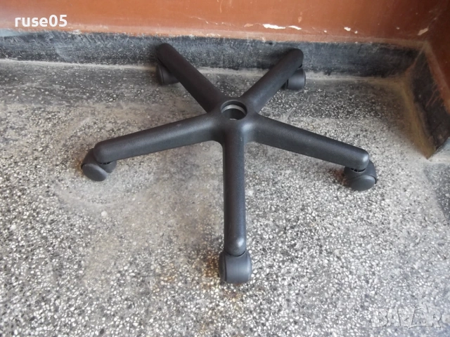 Кръстачка с колелца за офис стол