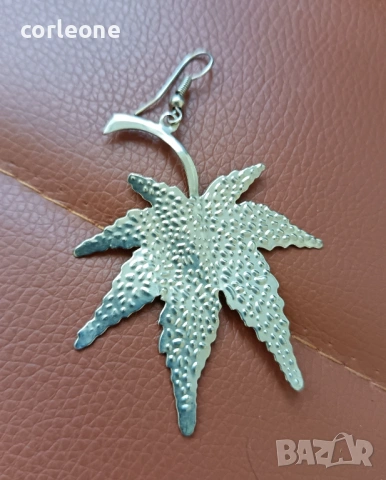 Обица с форма на Известно Листо от метал 1 бр.