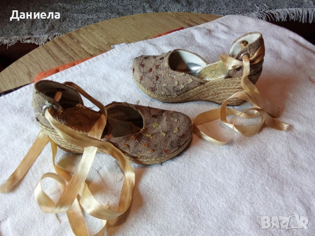  Продавам дамски официални,, много елегантни обувки