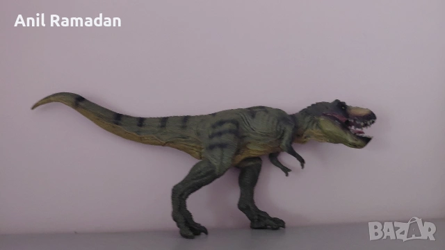 Продавам Фигурка Динозавър Т-Рекс