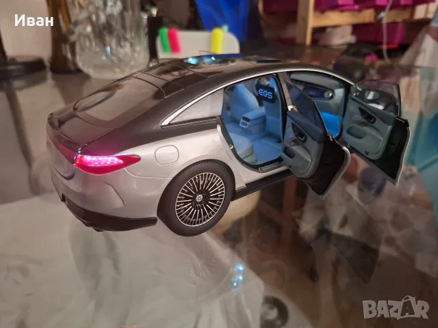 Продавам колекционерски модел Mercedes EQS 1:18, снимка 5 - Колекции - 55540707