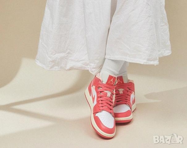 оригинални маратонки Air Jordan 1 Mid AJ1 Strawberries номер 36 ,5, снимка 3 - Маратонки - 54635277
