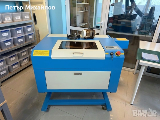 Лазерна машина Redsail M3050 – 50W CO2 лазер за гравиране и рязане