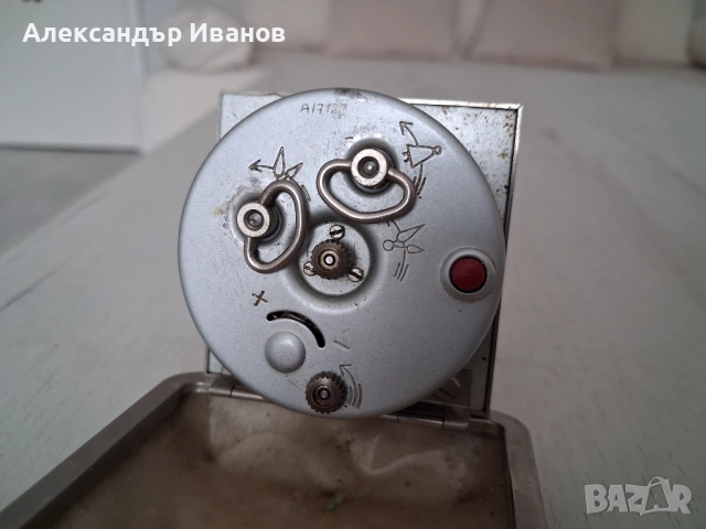 Стар германски туристически,сгъваем часовник  KIENZLE, снимка 3 - Антикварни и старинни предмети - 54076147