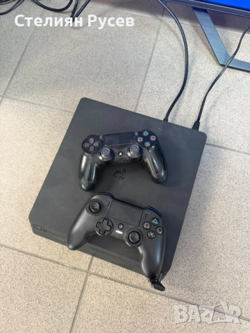 150566 play station PS4    120 евро или 234.70 лева    смр - с 2 джойстика , с 5 игри  -използван, в, снимка 2 - PlayStation конзоли - 54567695