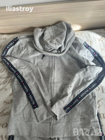 Спортен екип Tommy Hilfiger размер L