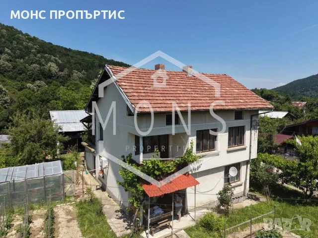 Двуетажна просторна къща в село Стоките, обл. Габрово., снимка 11 - Къщи - 55349179