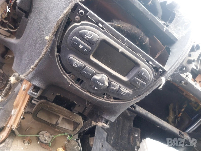 Здравейте продавам оправление за климатроник от пежо 206